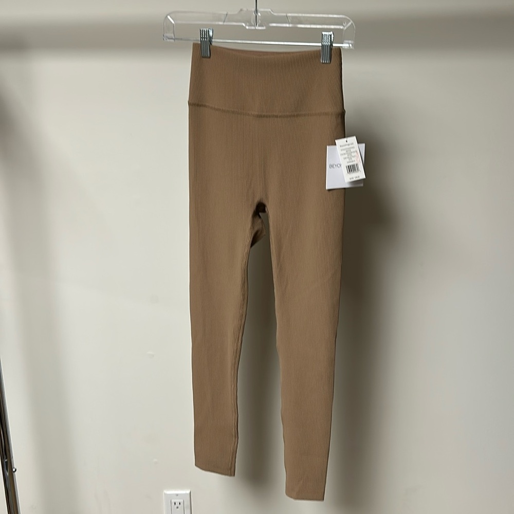 Beyond yoga impulse ribbed legging desert sand